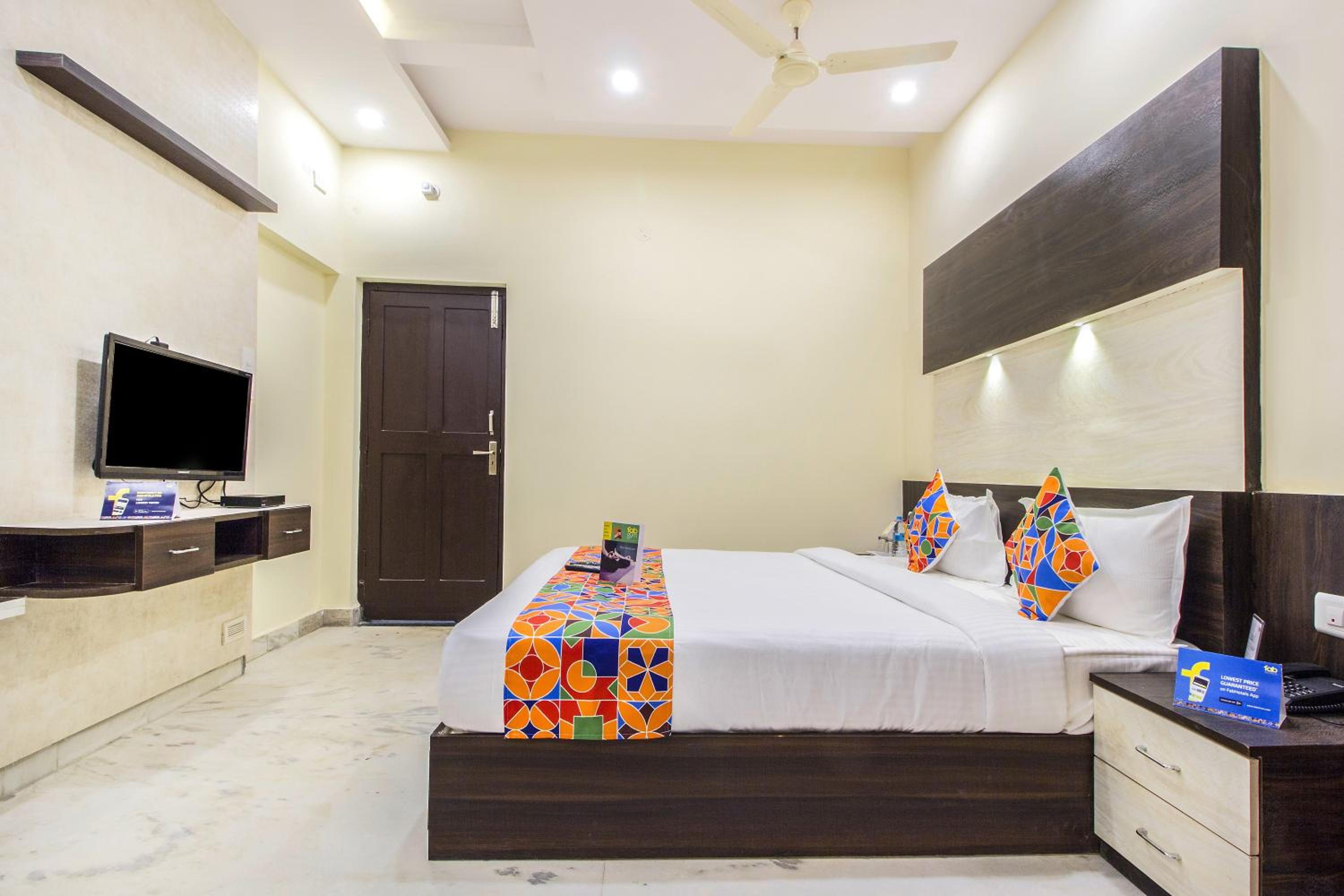 Фото FabHotel Corporate Crown II Koramangala