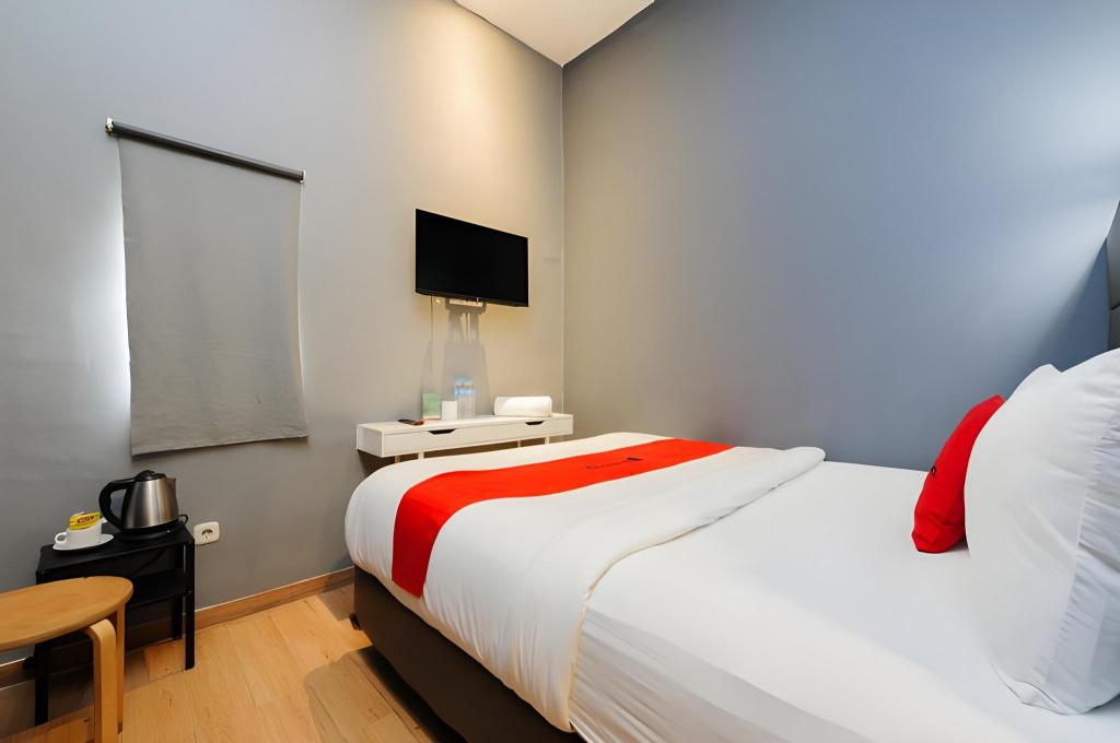 Фото RedDoorz Plus @ Danau Sunter Utara