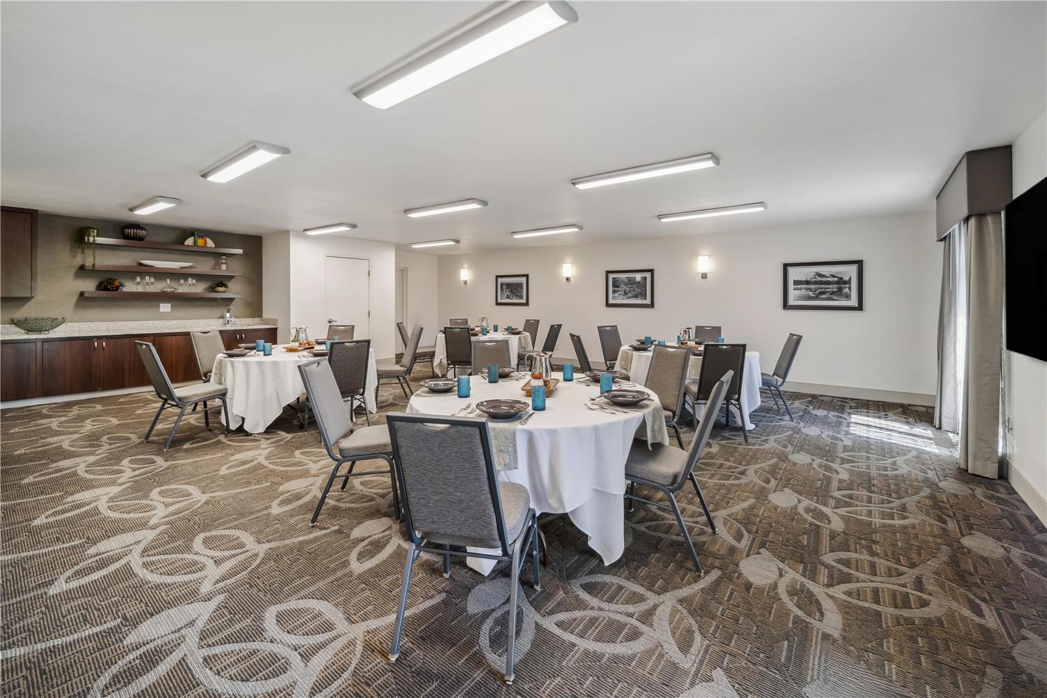 Фото Best Western Plus Hilltop Inn