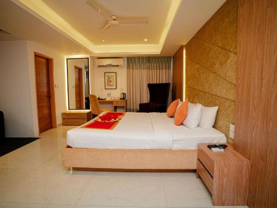 Фото Royal Raj Hotel