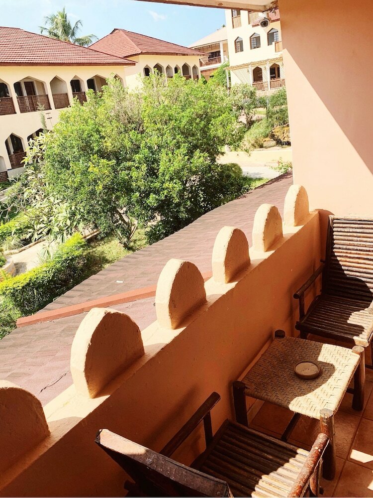Фото Kendwa Rocks Beach Hotel