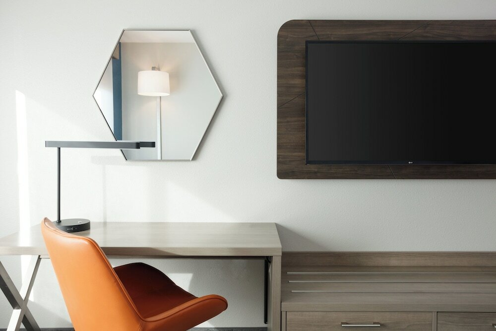 Фото Holiday Inn Express Hotel & Suites Chanhassen, an Ihg Hotel