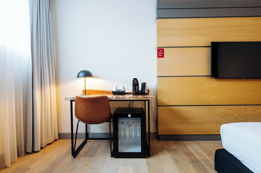 Фото Leonardo Hotel Almere City Center