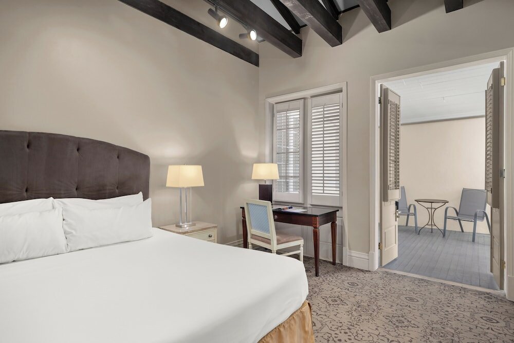 Фото Dauphine Orleans Hotel
