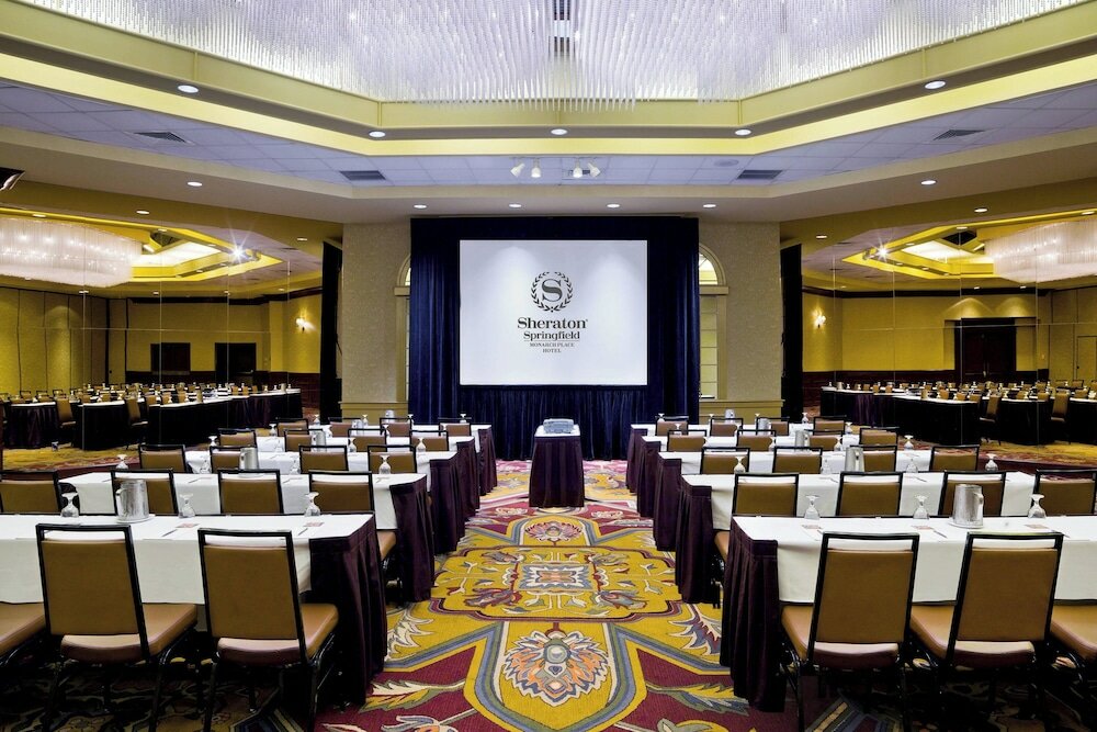 Фото Sheraton Springfield Monarch Place Hotel