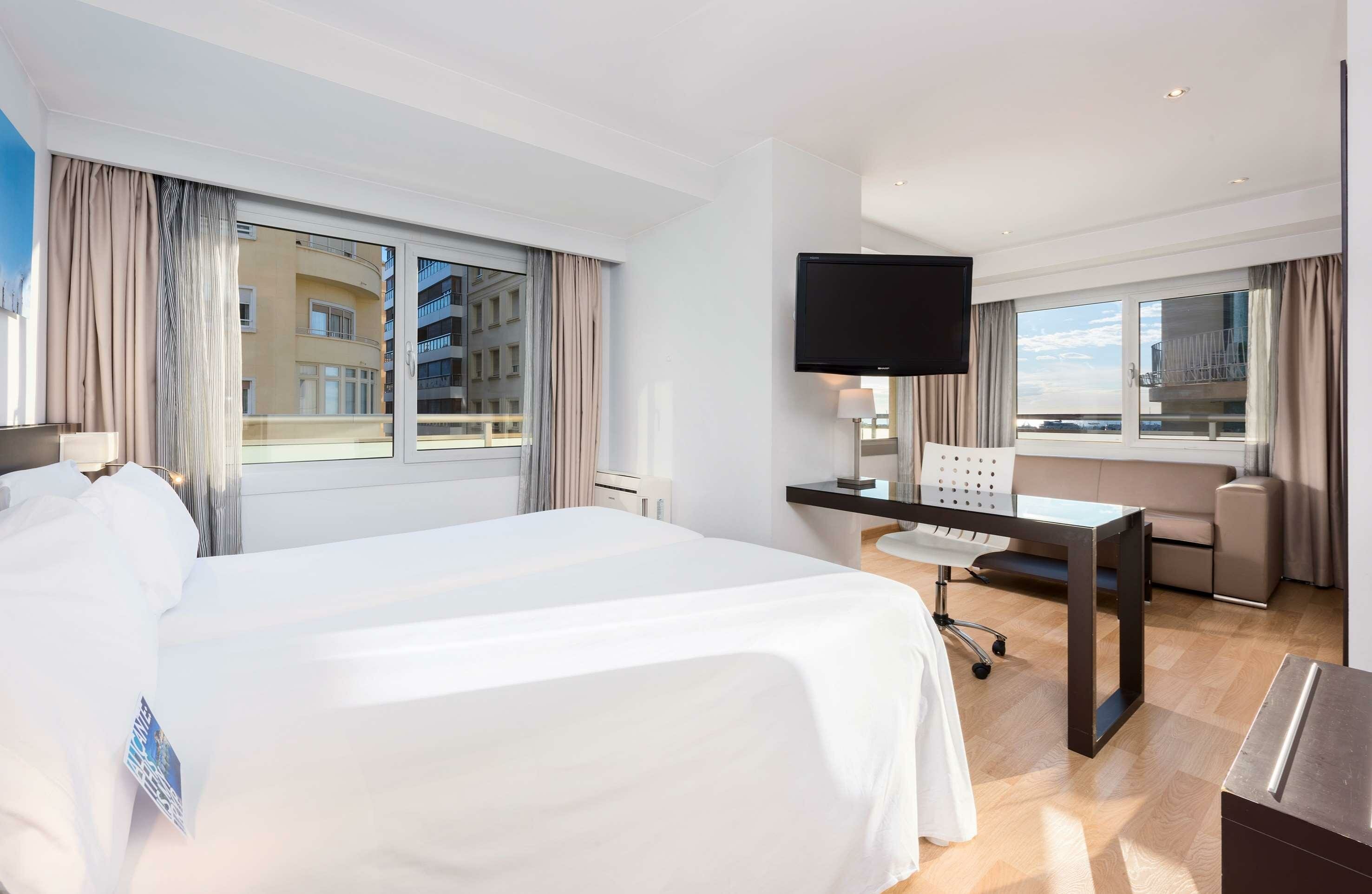 Фото Hotel Alicante Gran Sol, Affiliated by Meliá