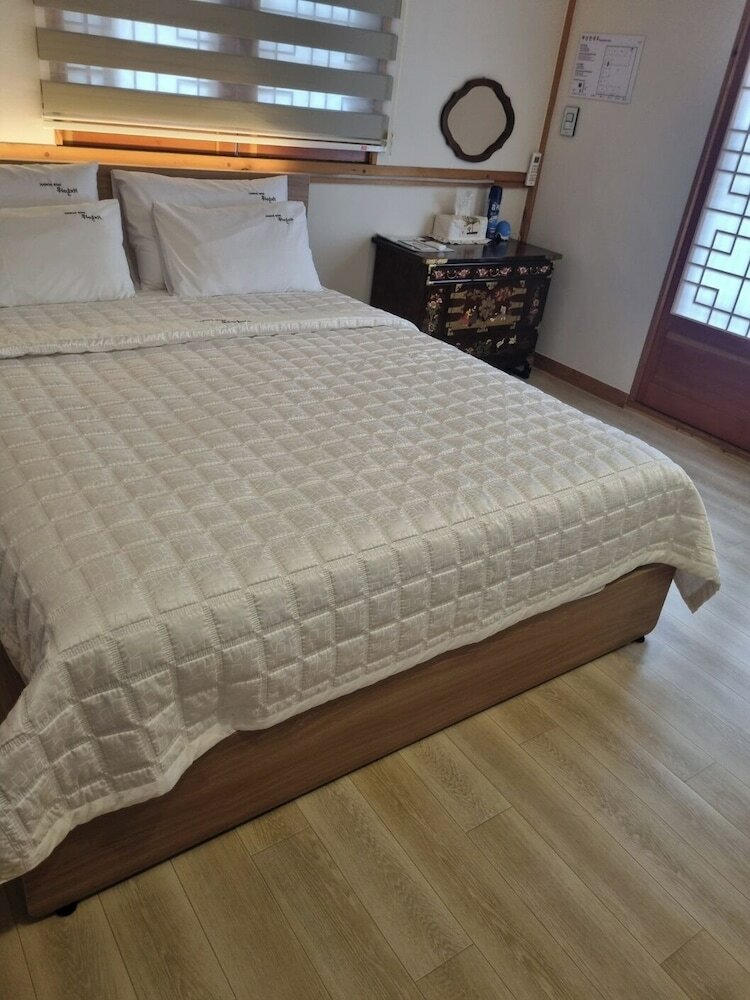 Фото Wiyeonjae Hanok Stay