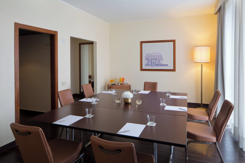 Фото Starhotels Business Palace