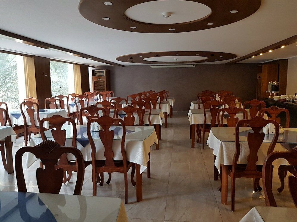 Фото Raed Hotel Suites