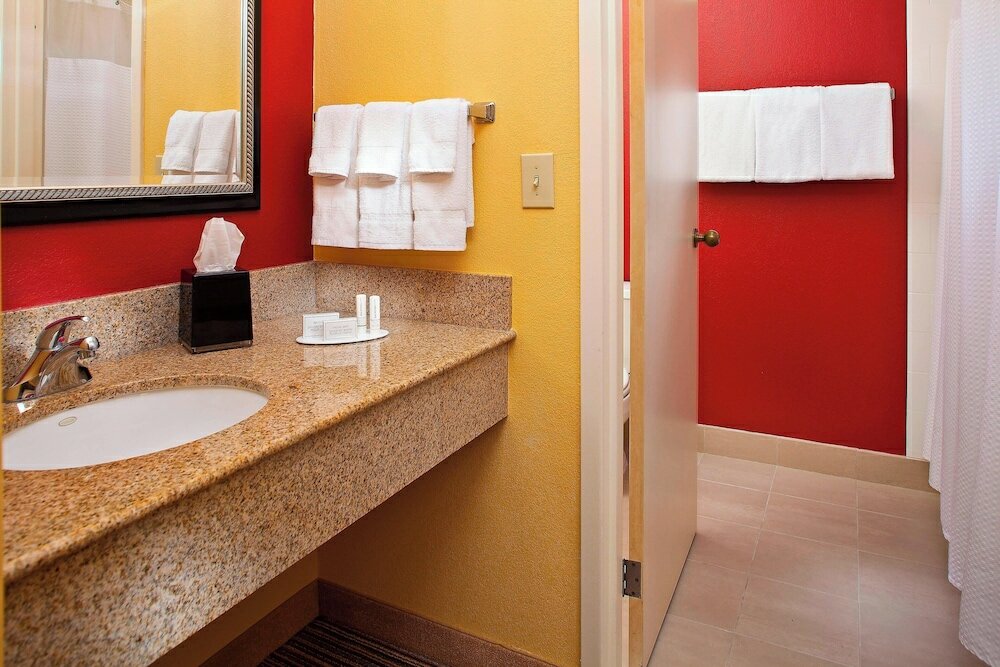 Фото Courtyard by Marriott Orlando Airport