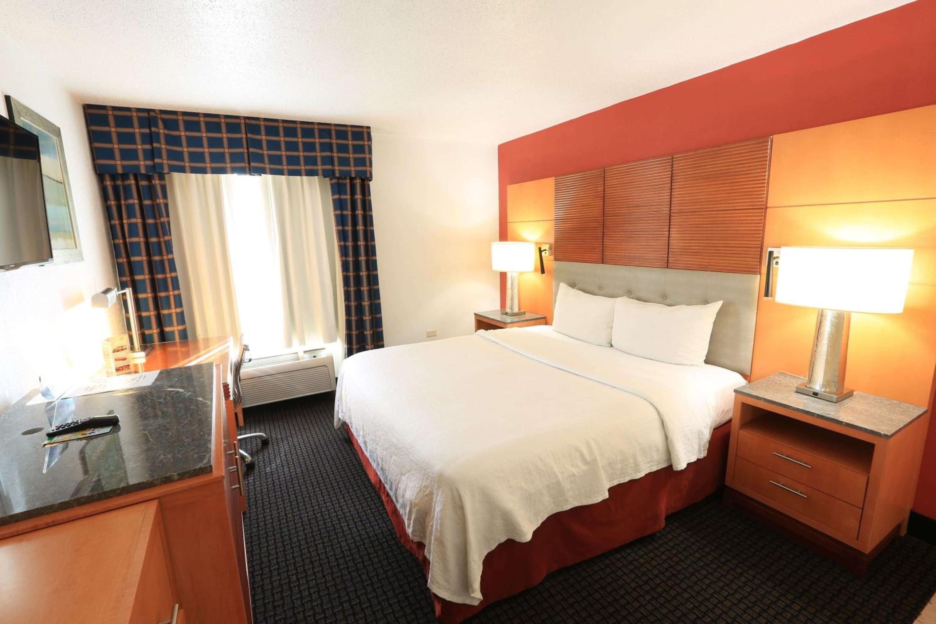 Фото Days Inn by Wyndham Calumet Park