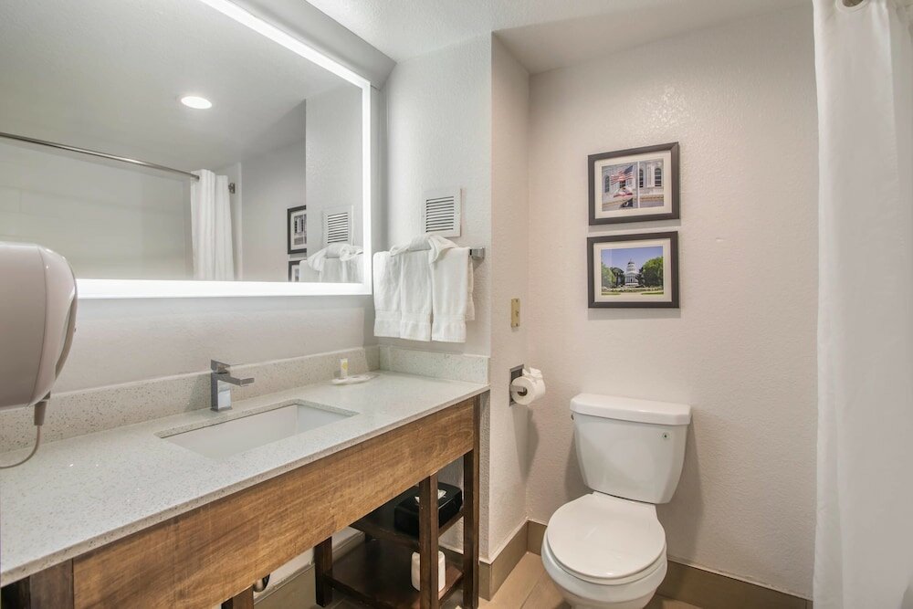 Фото Comfort Suites Downtown Sacramento