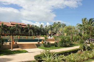 D. R. Lanta Bay Resort