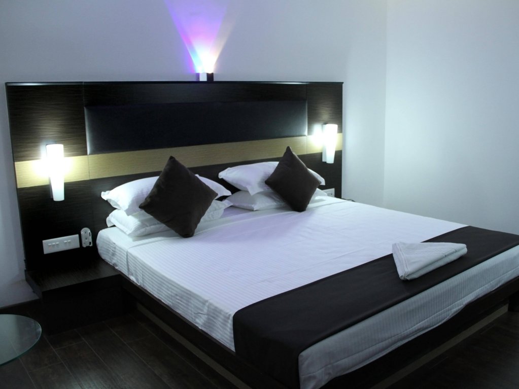 Фото Hotel The Home