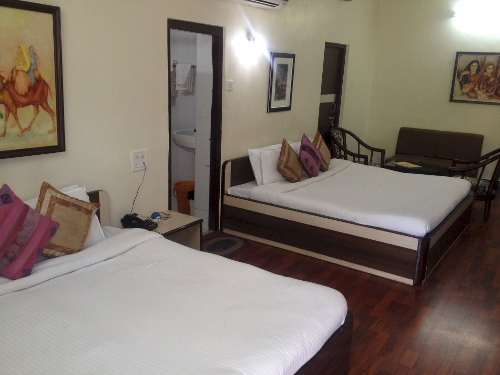 Фото Hotel Karnavati