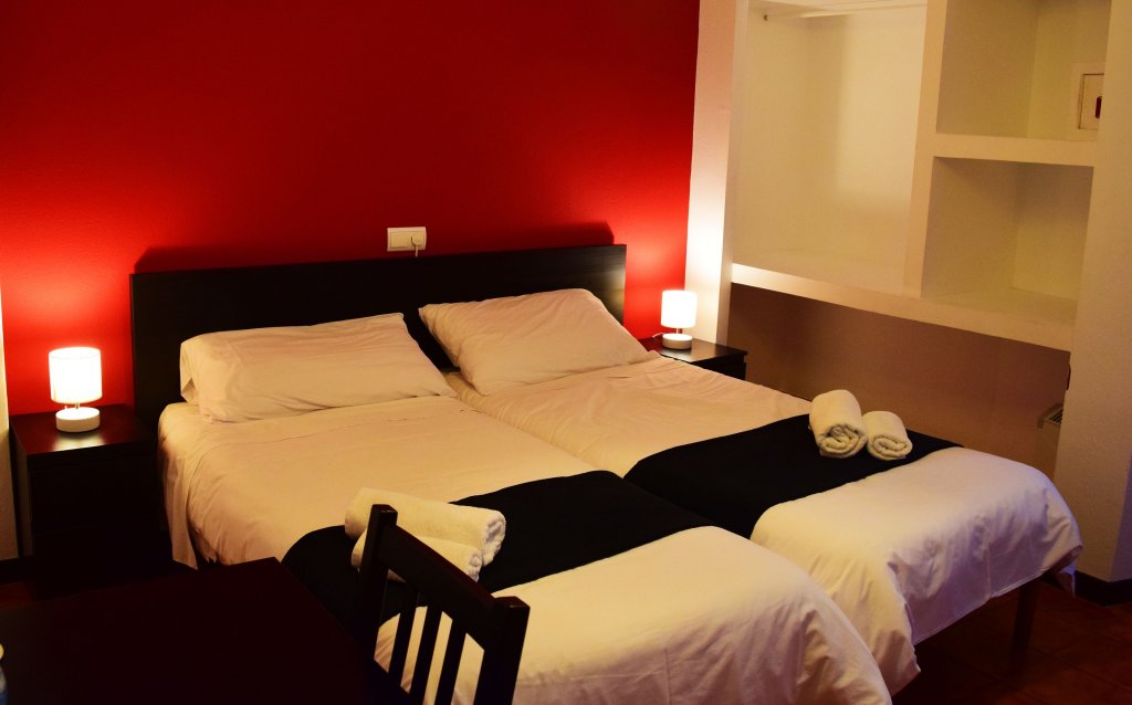 Фото Hostal Baleàric - Adults Only
