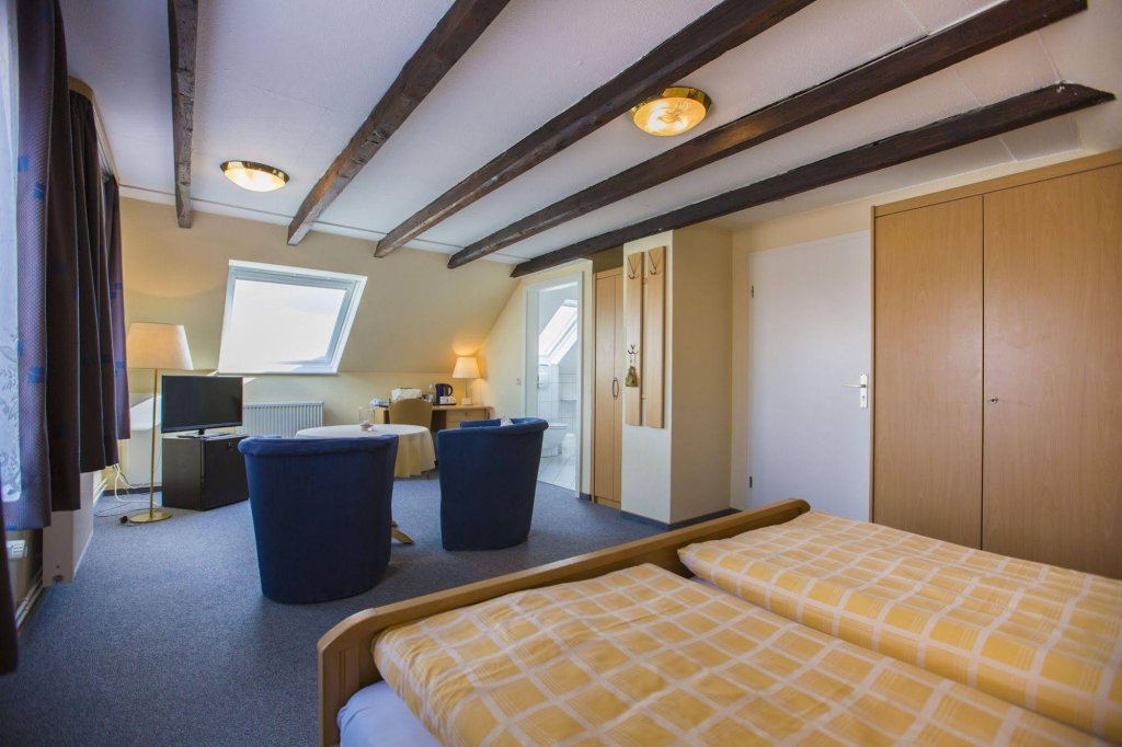 Фото Hotel Graf Waldersee