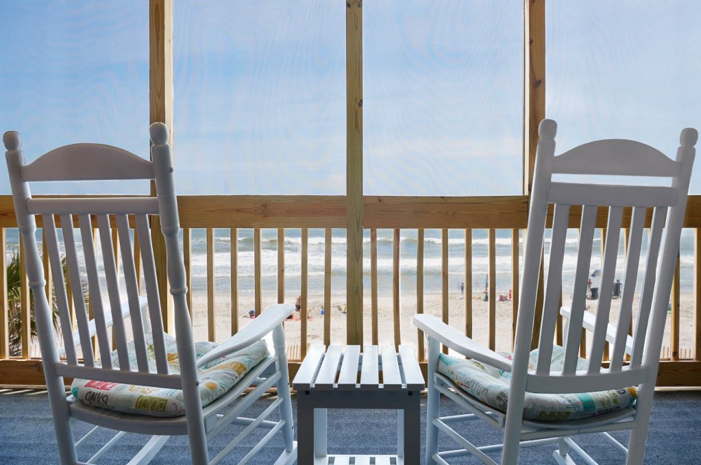 Фото The Oceanfront Litchfield Inn