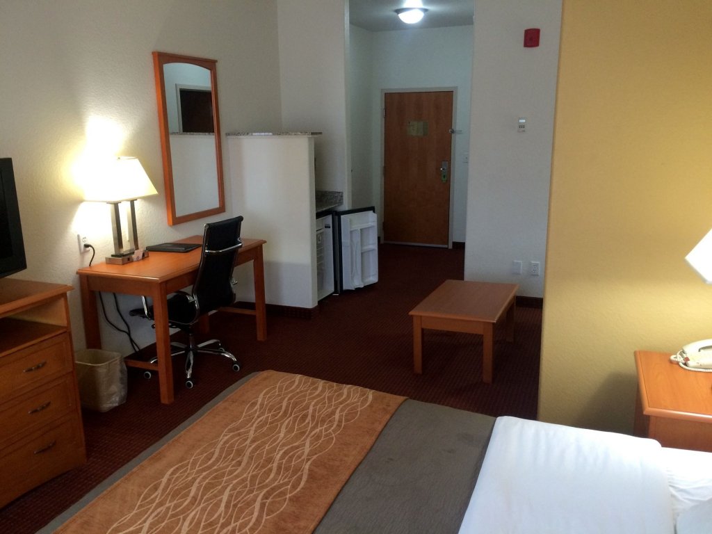 Фото Comfort Inn & Suites Chesapeake - Portsmouth