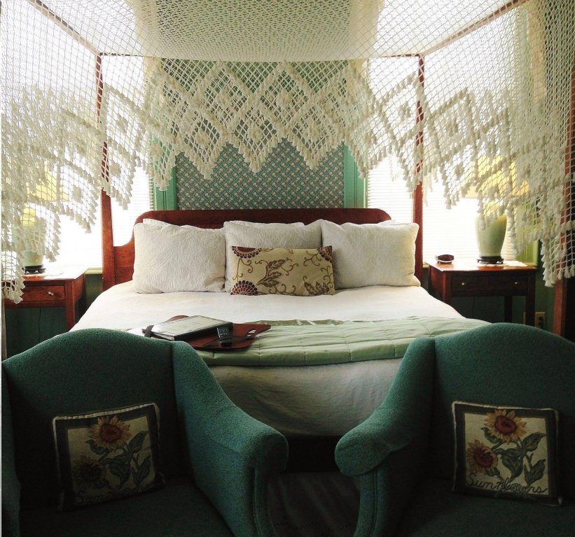 Фото Chambery Inn