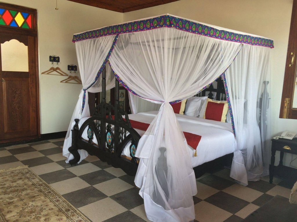 Фото Dhow Palace Hotel