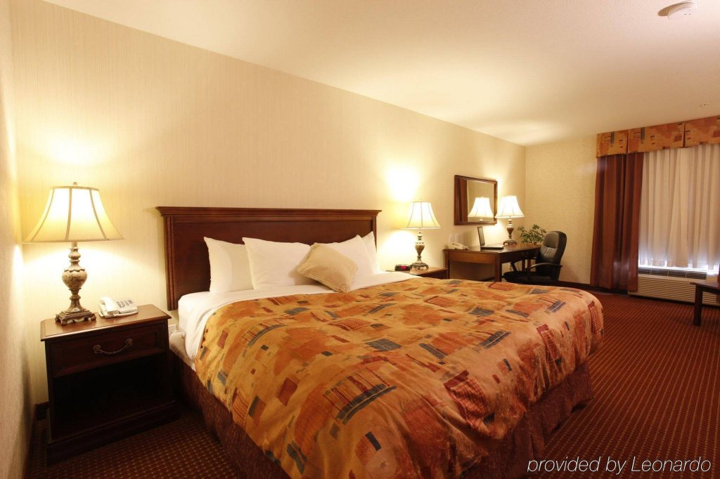 Фото Pomeroy Inn and Suites Chetwynd