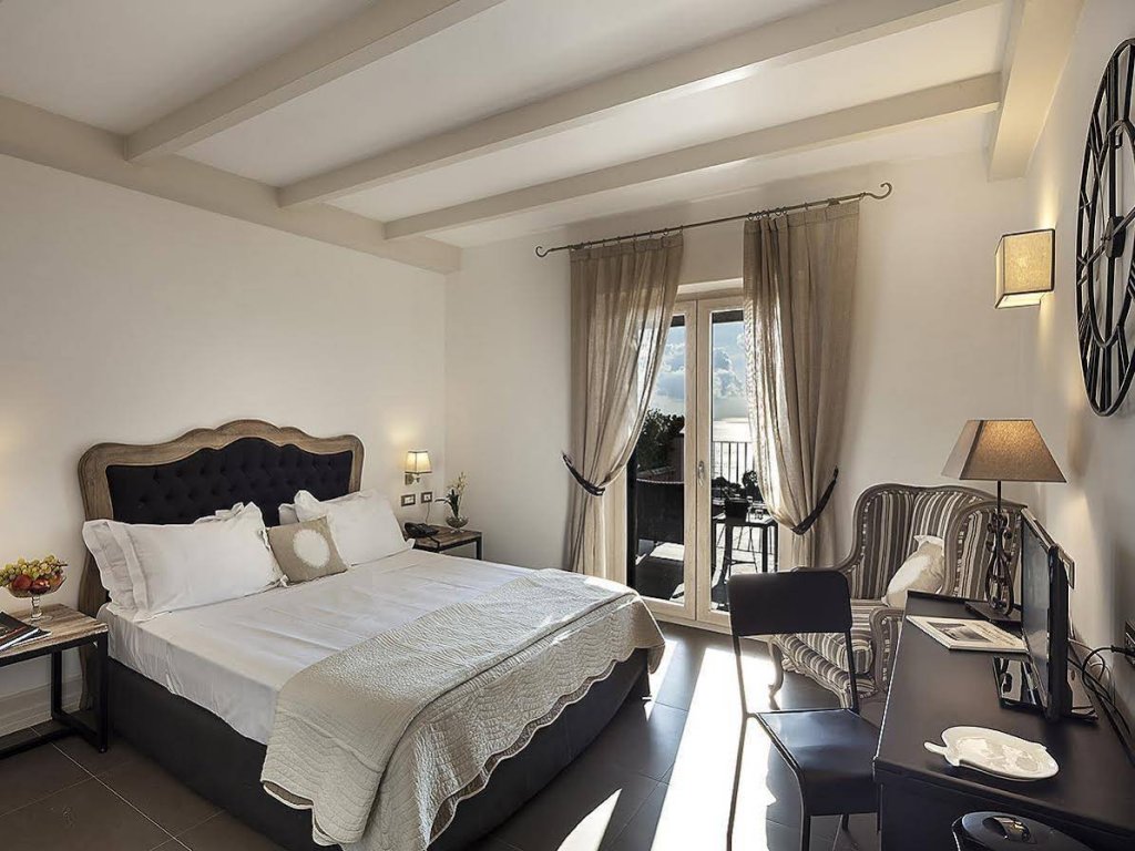 Фото Tenuta del Poggio Antico