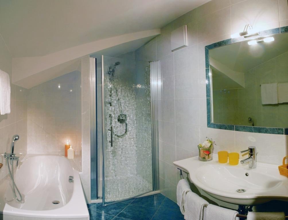 Фото Dolomitenhotel Weisslahnbad