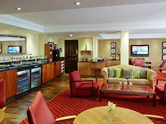 Фото Delta Hotels by Marriott Heathrow Windsor