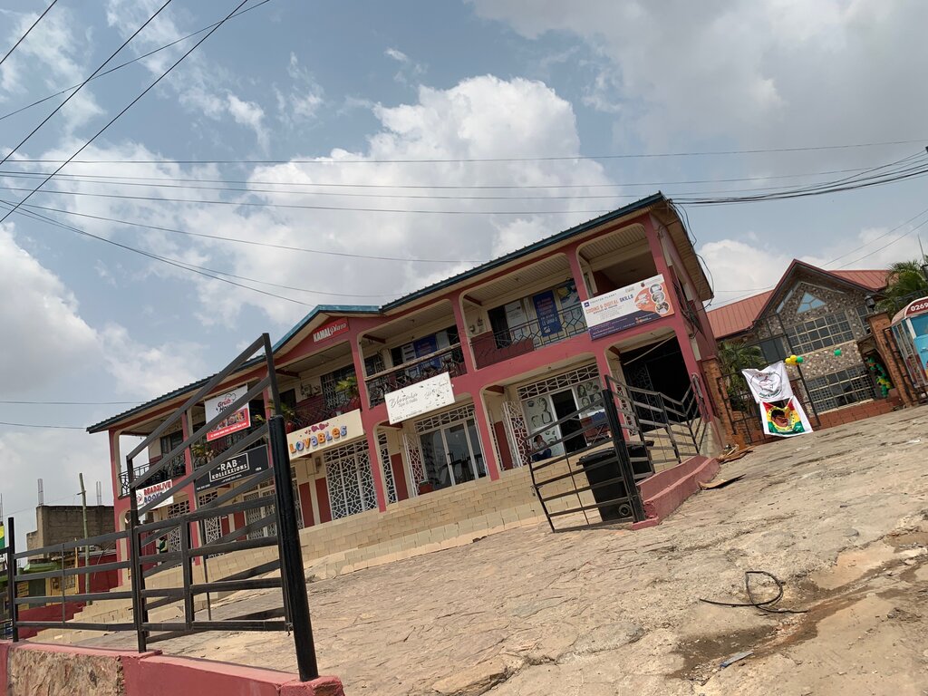 Bookstore Read2Live Books, Accra, photo