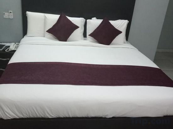 Фото Blooms Spot Hotel and Apartments