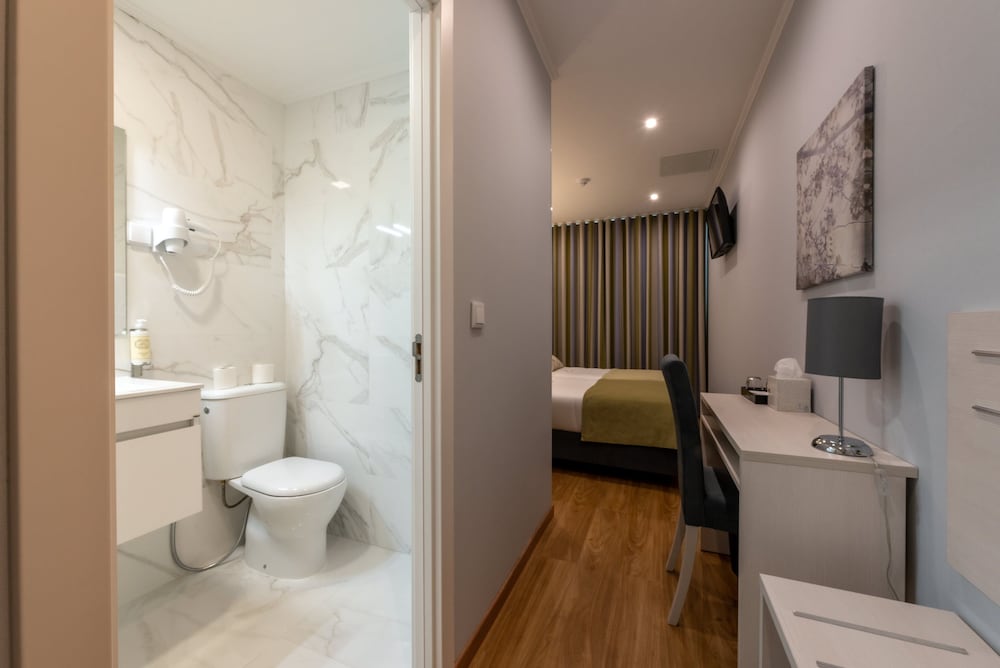 Фото Dinya Lisbon Hotel & Lounge Bar