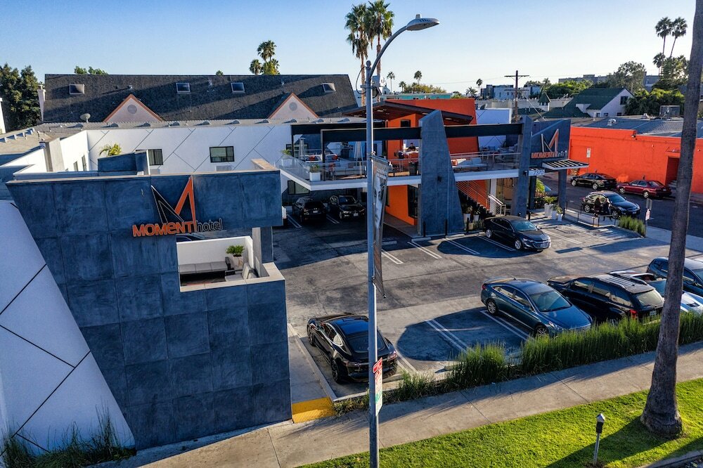 Фото The Moment Hotel