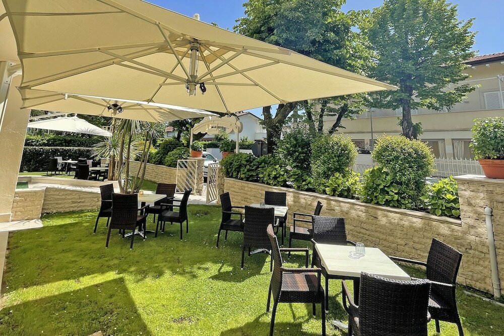 Фото Hotel Pigalle