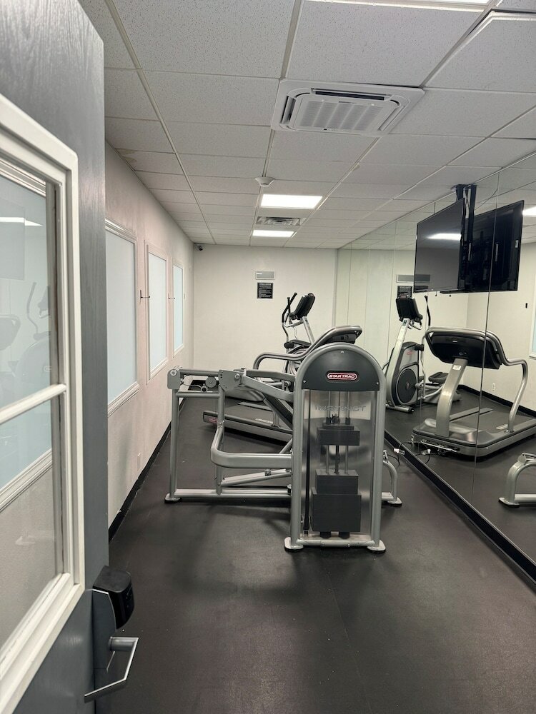 Фото Days Inn and Suites by Wyndham Hammond, In