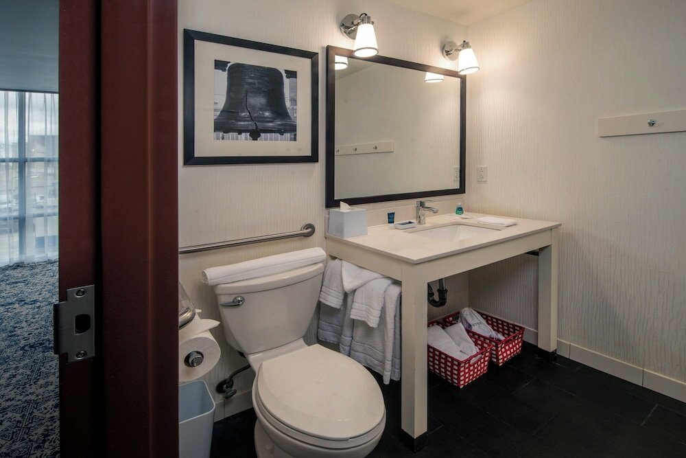 Фото Four Points by Sheraton Philadelphia City Center