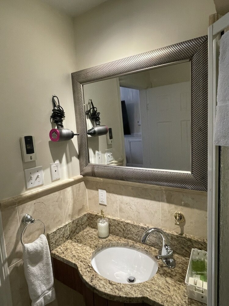 Фото Parc Suites Hotel