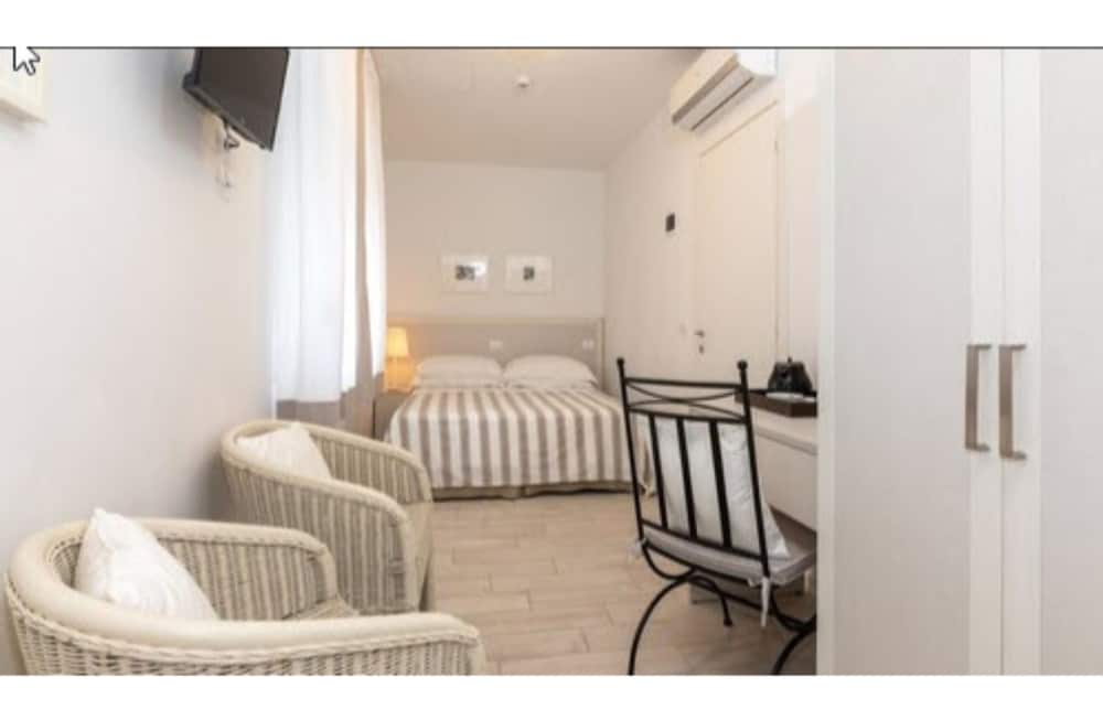 Фото Hotel Plaza Esplanade