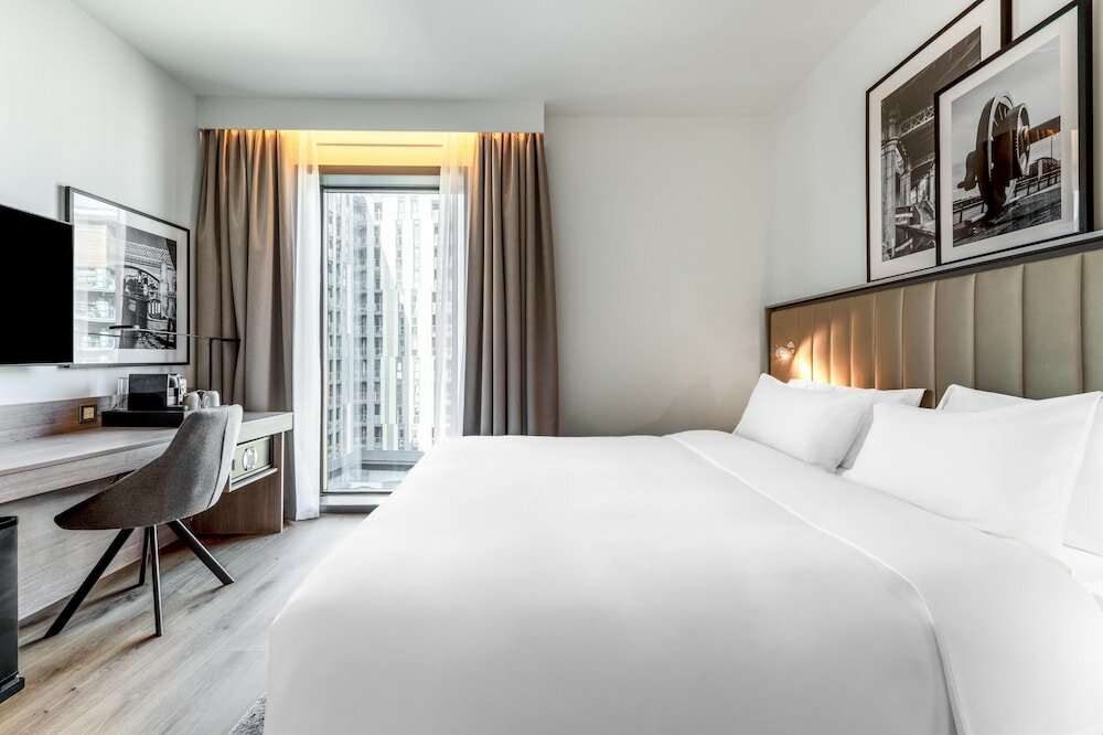 Фото Radisson Hotel Manchester City Centre, A Verified Net Zero Hotel