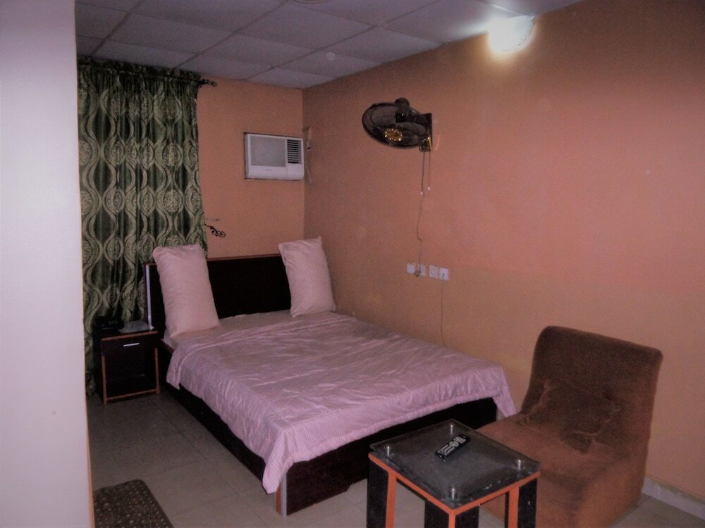 Фото B & S Hotel