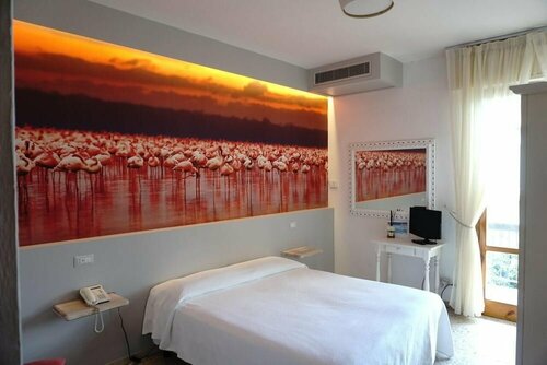 Внешний вид отеля Hotel Atlantico в Розиньяно-Мариттимо, фото 3