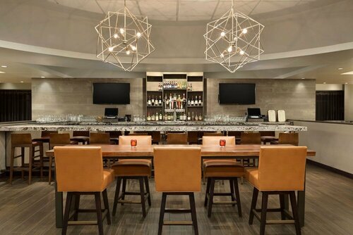 Внешний вид отеля Hilton East Brunswick Hotel & Executive Meeting Center в Ист-Брансуике Тауншипе, фото 4