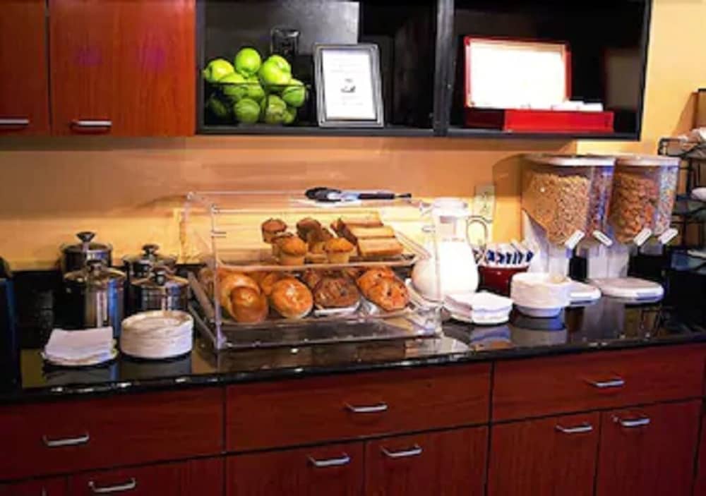 Фото Econo Lodge Freeport - Brunswick Area