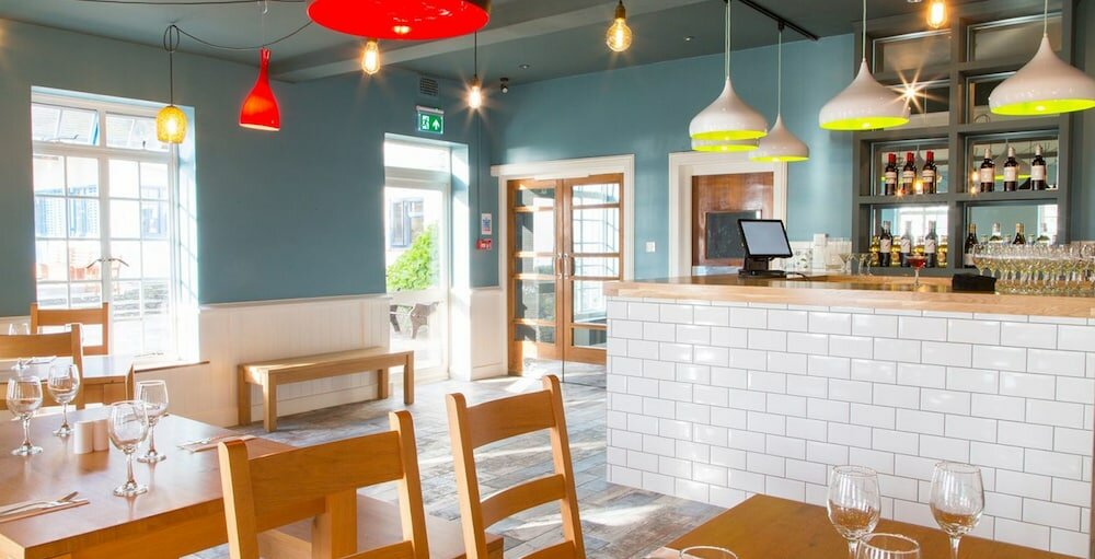 Фото The Knoll House