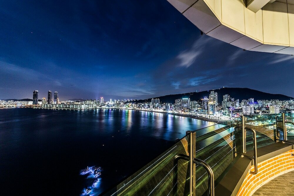 Фото H Avenue Hotel