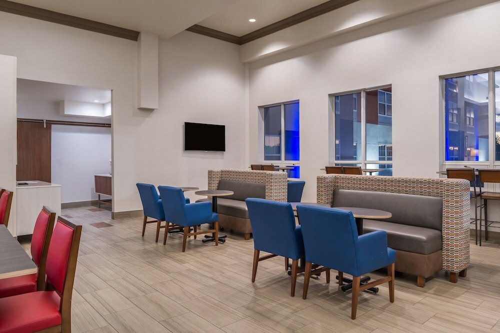 Фото Holiday Inn Express Mystic, an Ihg Hotel