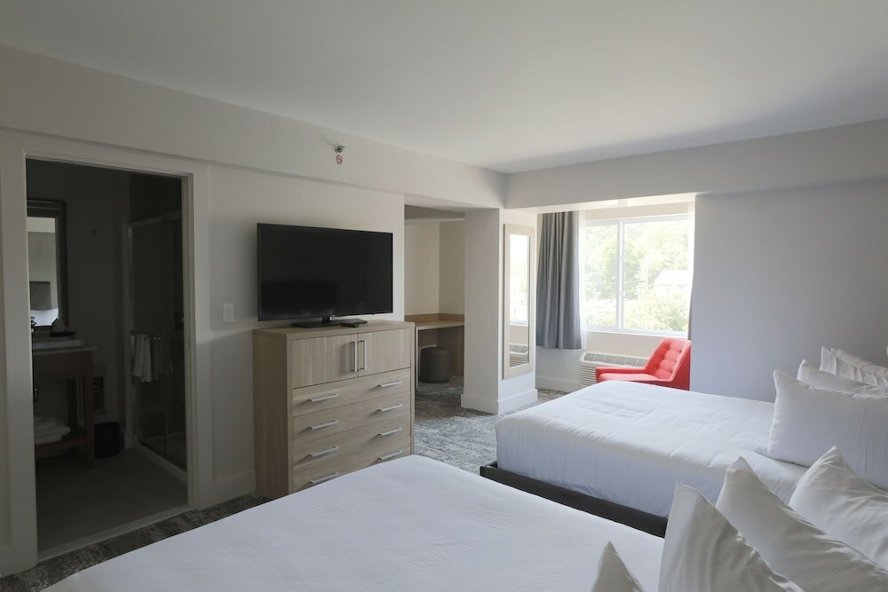 Фото Lake Placid Inn Boutique Hotel