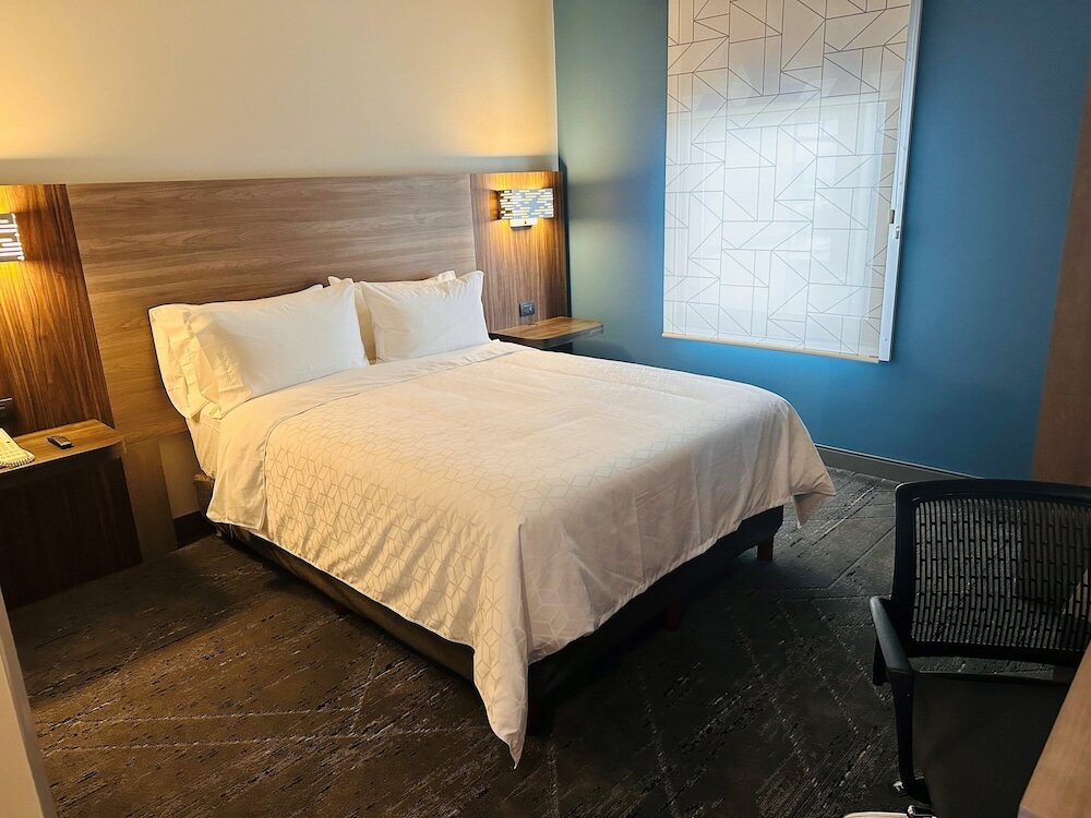 Фото City Express Plus Satelite