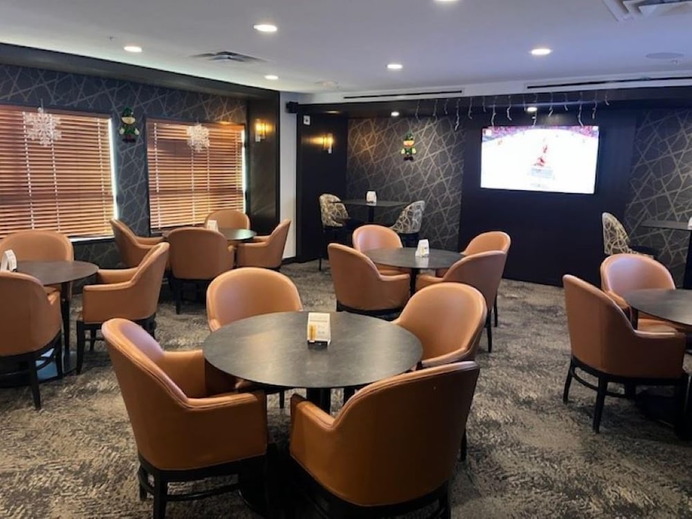 Фото Microtel Inn & Suites by Wyndham Fort Mcmurray