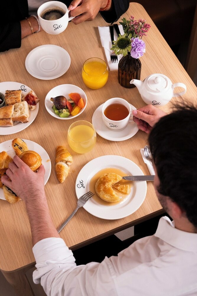 Фото Le Six Paris Hôtel & Spa